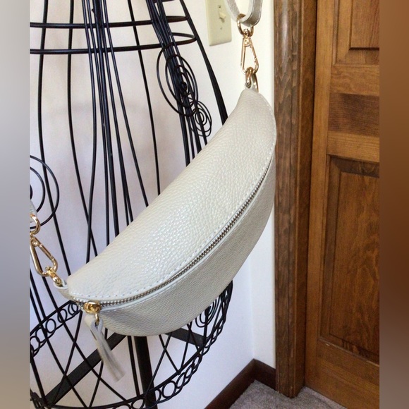 Diva Bags,Beautiful Ivory, crossbody or waist bag 10”x6” - Picture 6 of 7